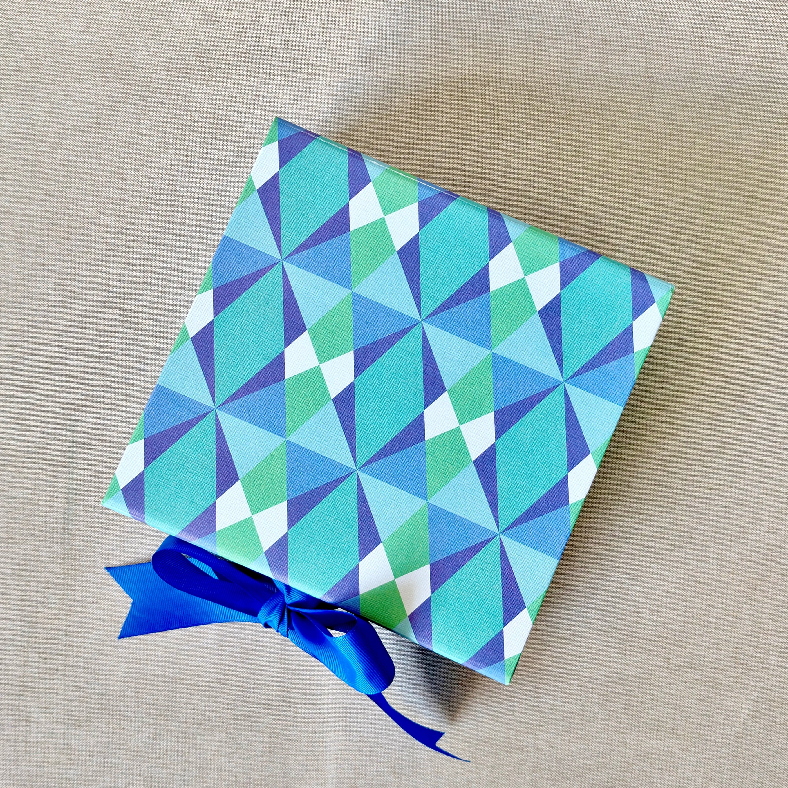 Alcazar Collapsible Box with Ribbon