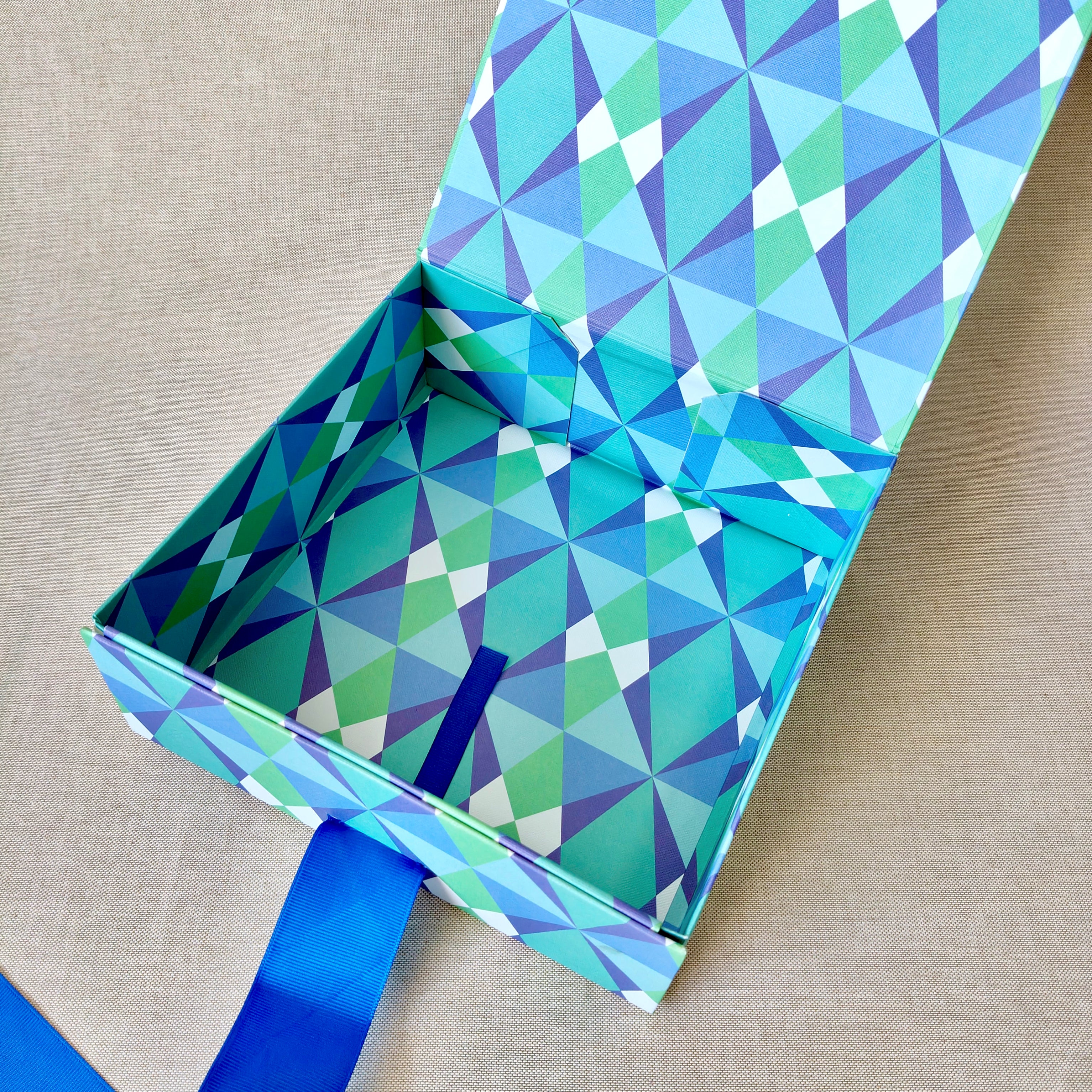 Alcazar Collapsible Box with Ribbon