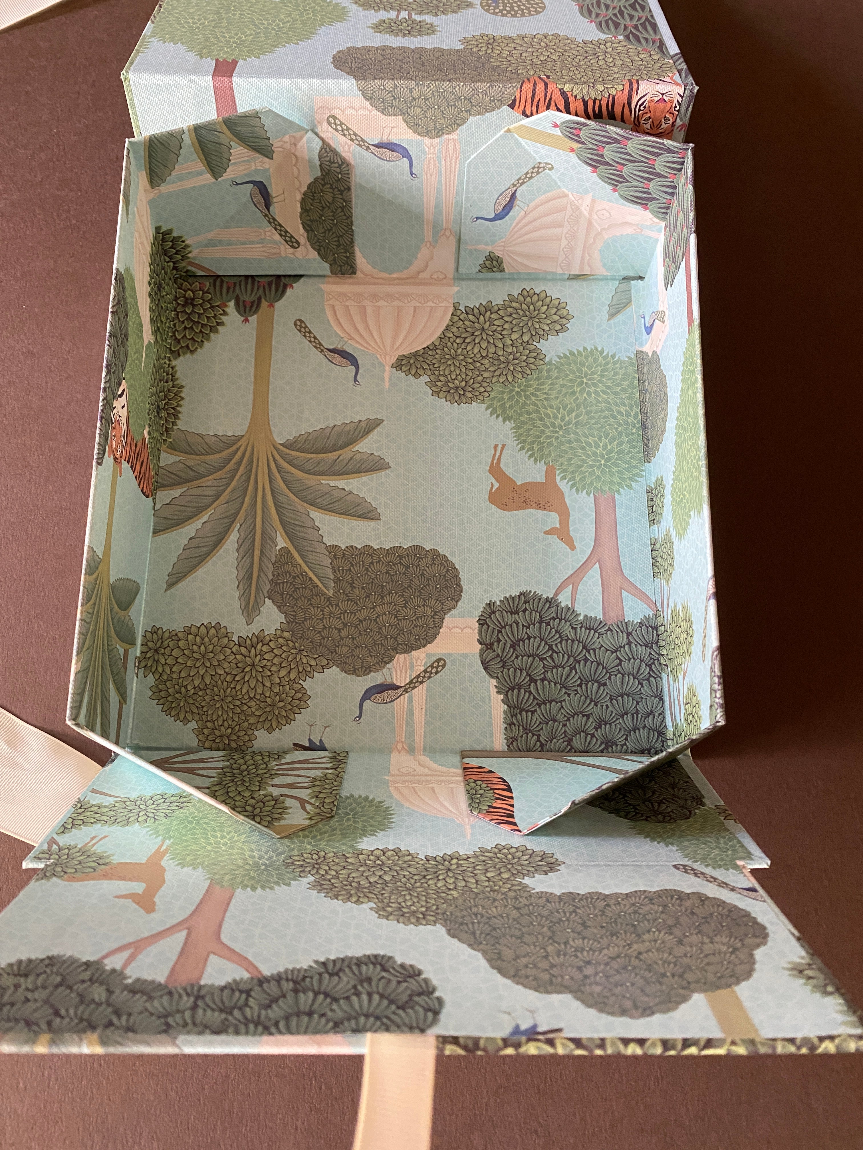 Bagh Collapsible Box with Ribbon